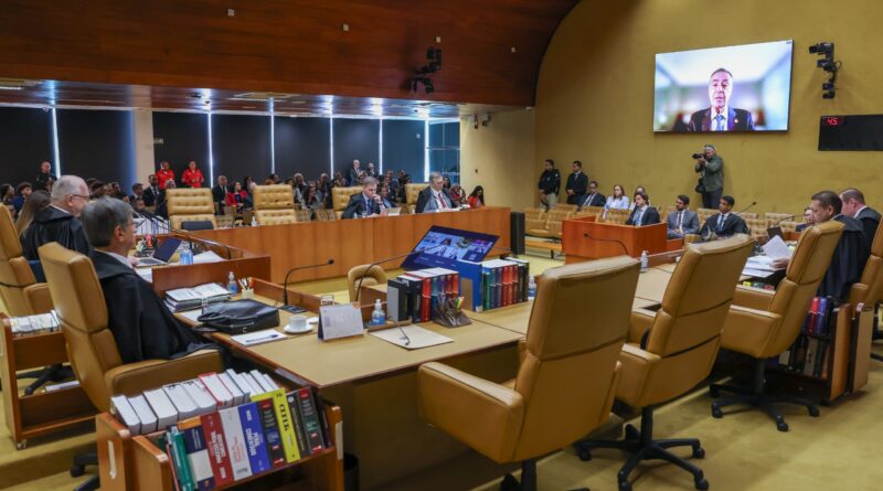 Presidente da Câmara, Hugo Motta, Assina PEC que Amplia Possibilidade de Responsabilização de Ministros do STF