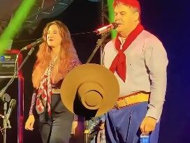 Encerramento em Grande Estilo: Elton Saldanha encanta o público no último dia do 2º Gaivota Fest Encerramento em Grande Estilo: Elton Saldanha encanta o público no último dia do 2º Gaivota Fest
